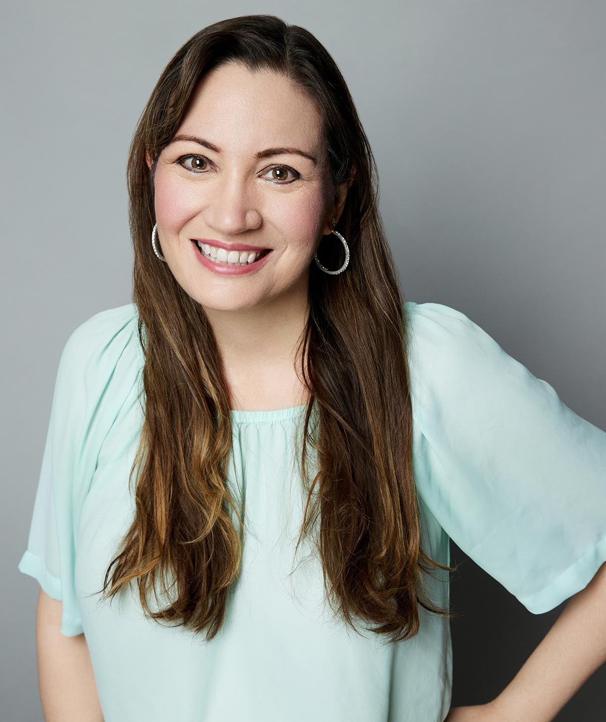 Professional portrait of therapist Carolyn Cole smiling.
